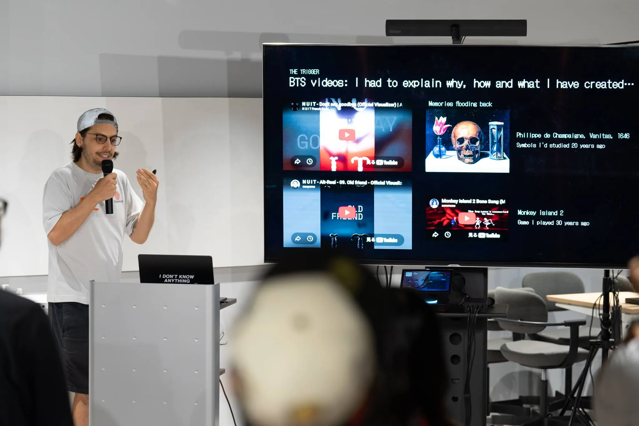 Cédric speaking in front of the Vanitas painting and Monkey Island 2 slide